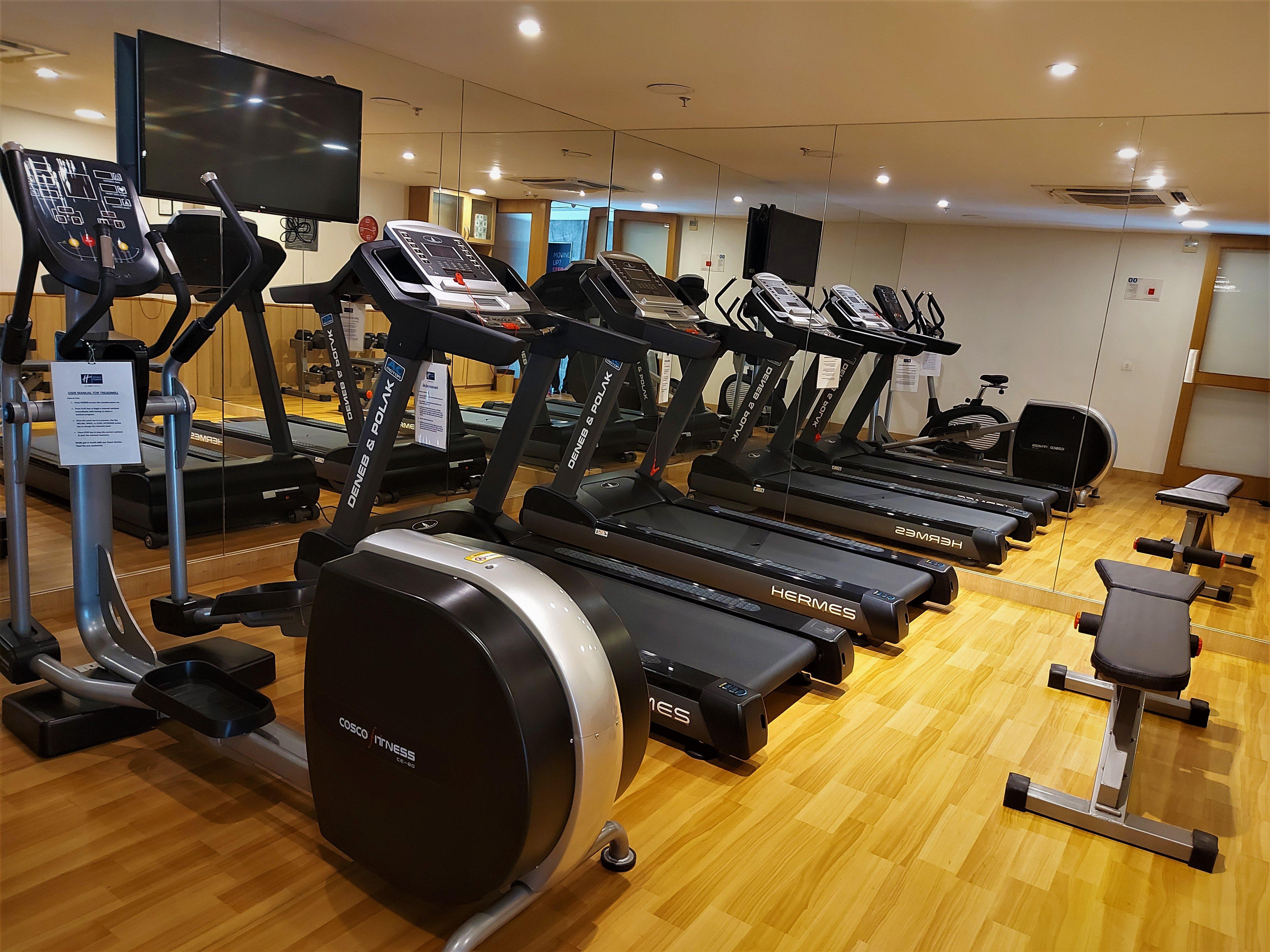 Holiday Inn Express Ahmedabad Prahlad Nagar By Ihg Екстер'єр фото