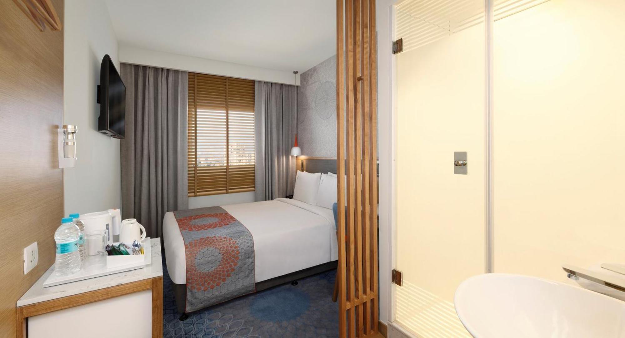 Holiday Inn Express Ahmedabad Prahlad Nagar By Ihg Екстер'єр фото