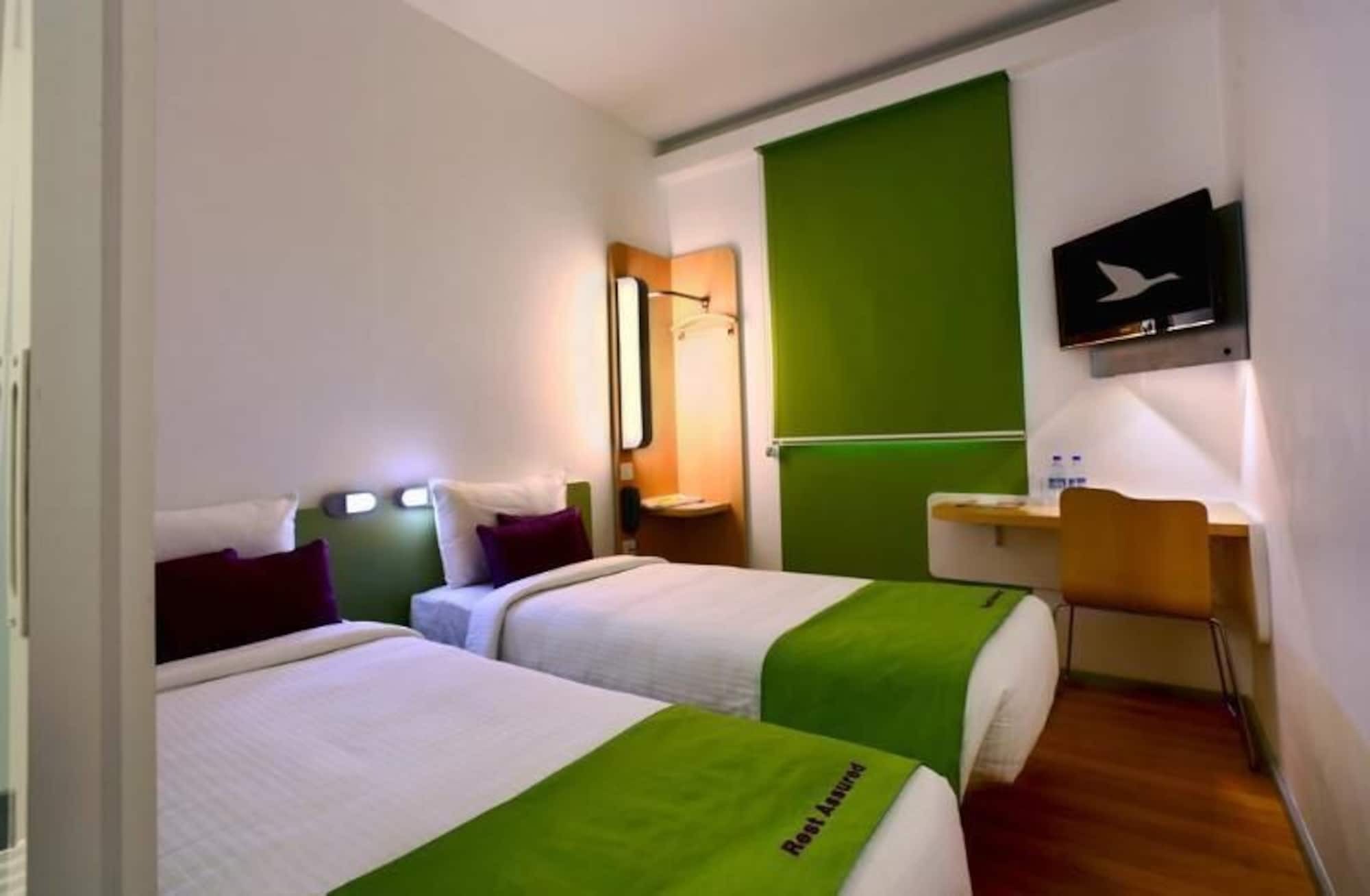 Holiday Inn Express Ahmedabad Prahlad Nagar By Ihg Екстер'єр фото