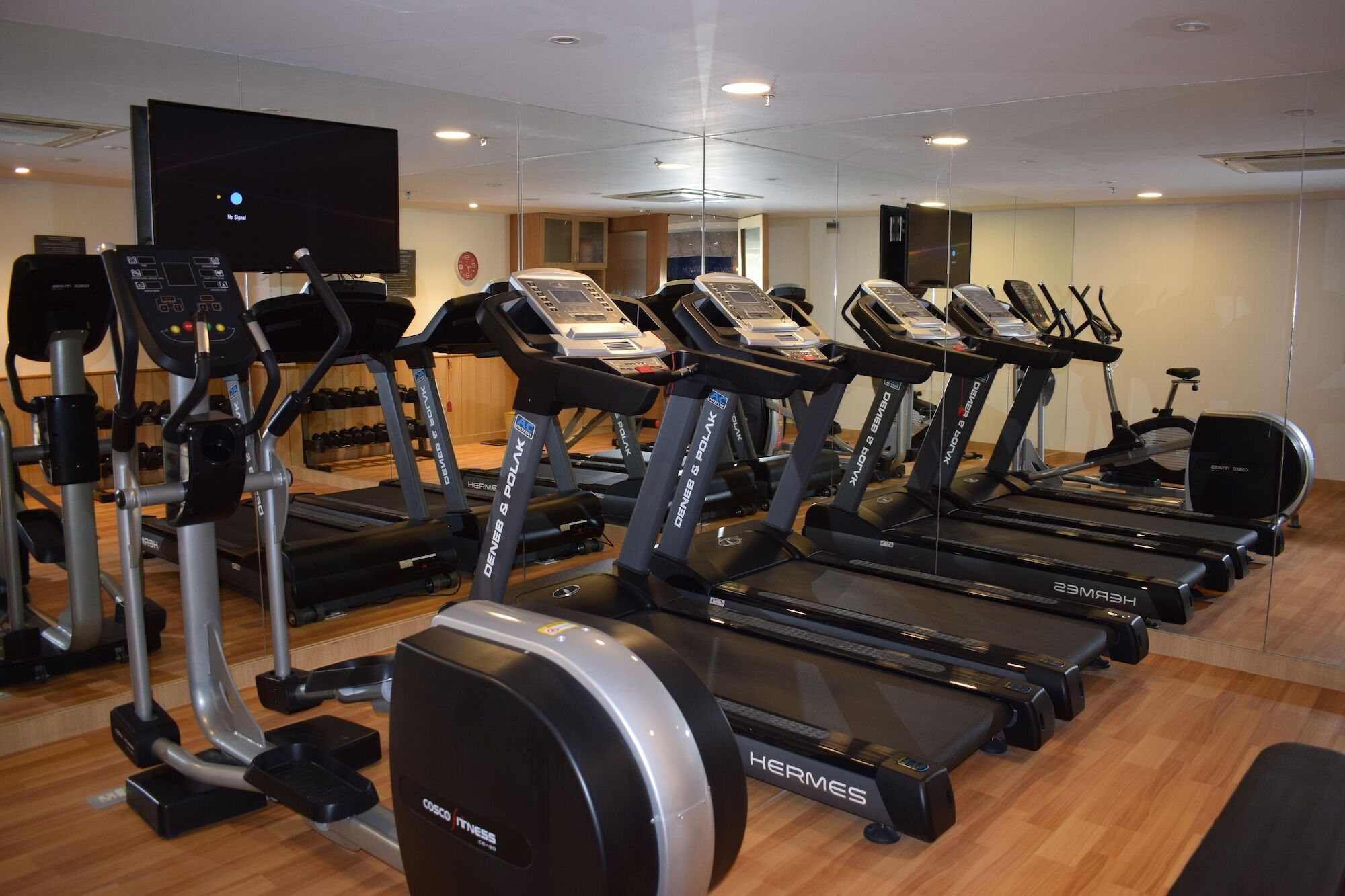 Holiday Inn Express Ahmedabad Prahlad Nagar By Ihg Екстер'єр фото